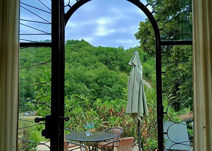 Font Neuve بيت للعطل سويلاك