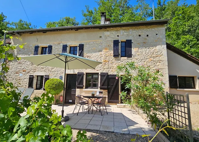 Font Neuve بيت للعطل *