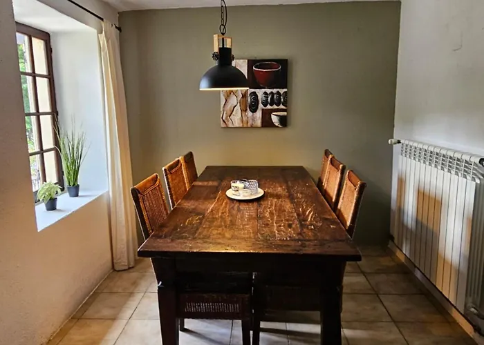 Font Neuve Сasa de vacaciones *